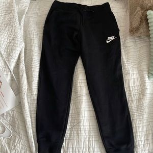 Girls Nike joggers L - NWT